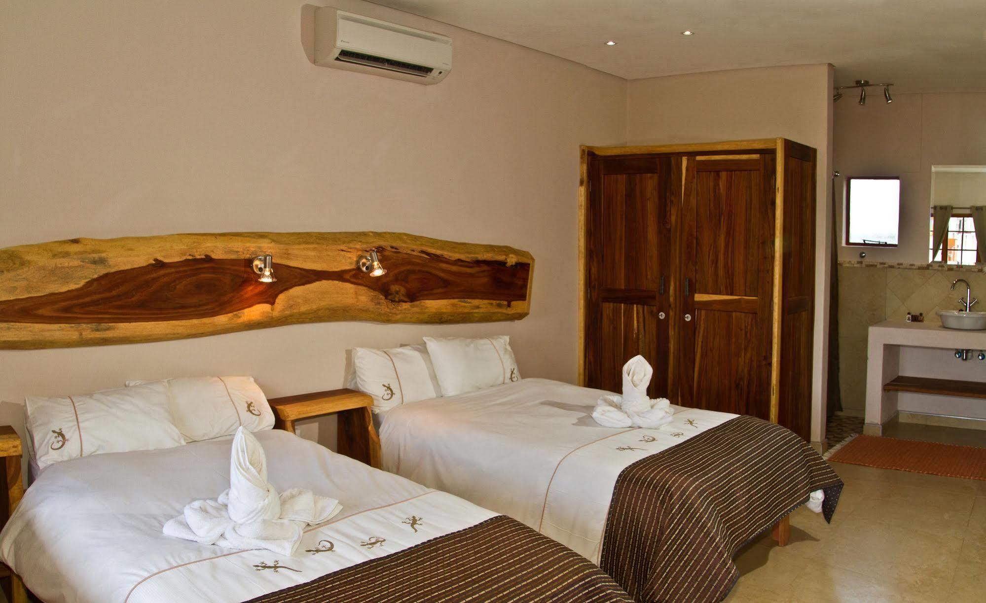 Cest Si Bon Hotel Очиваронго Экстерьер фото